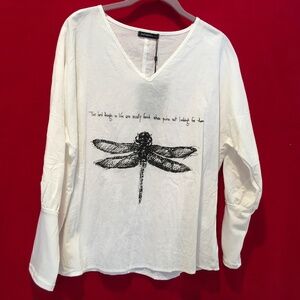 Just Fashion Now White Top With Dragonfly